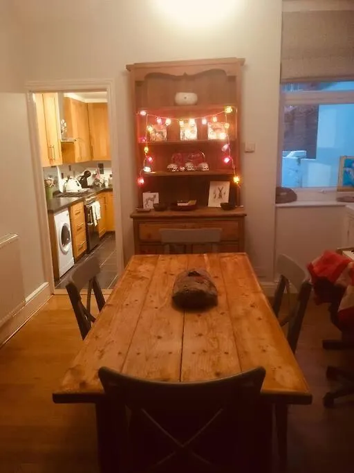 Cosy Roath Home Near The Park Cardiff 0*,